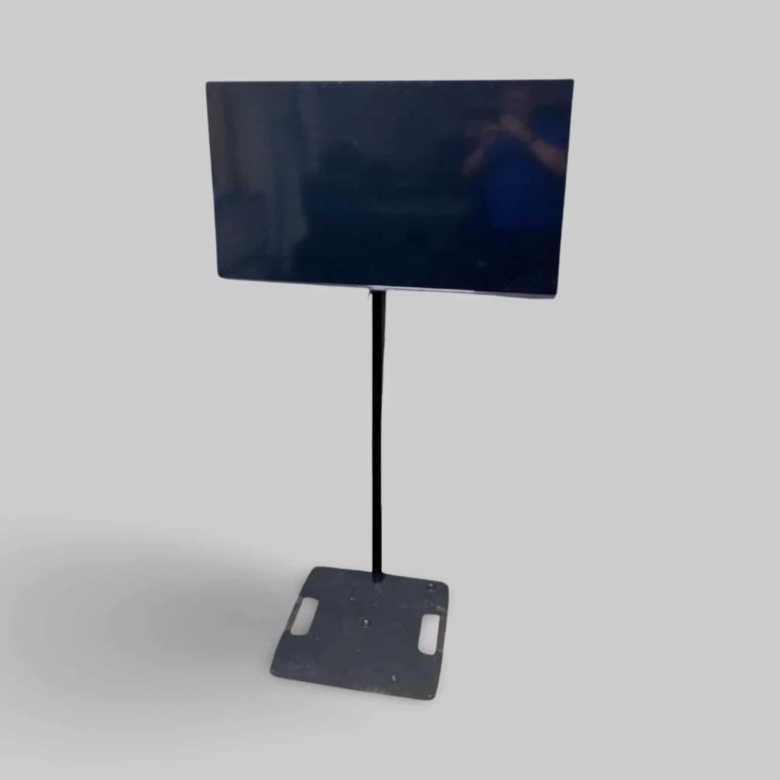 50″ 4K skærm med stativ