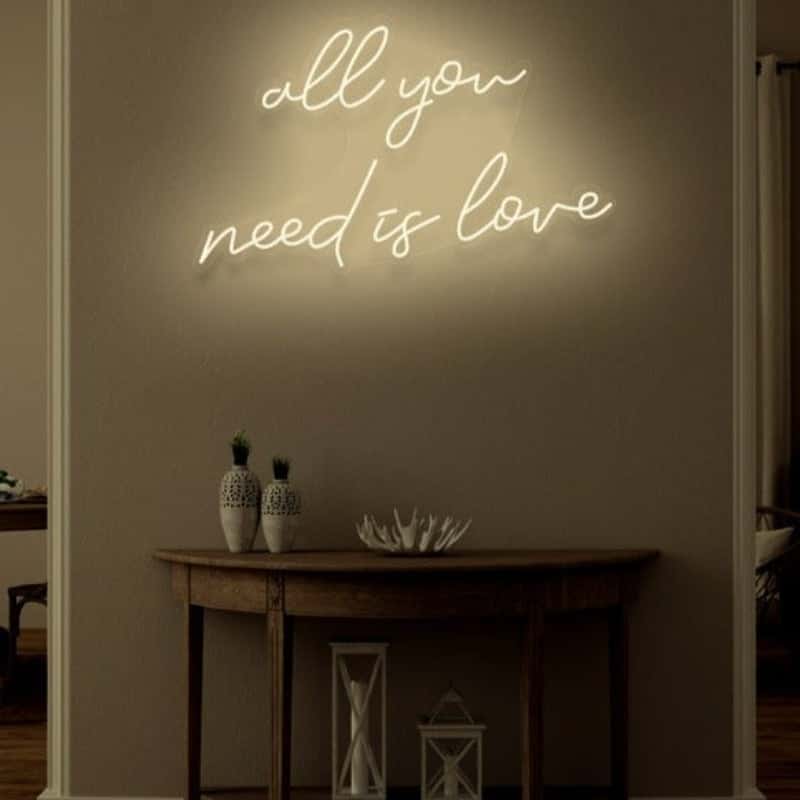 All You Need Is Love LED Neon skilt i varm hvid