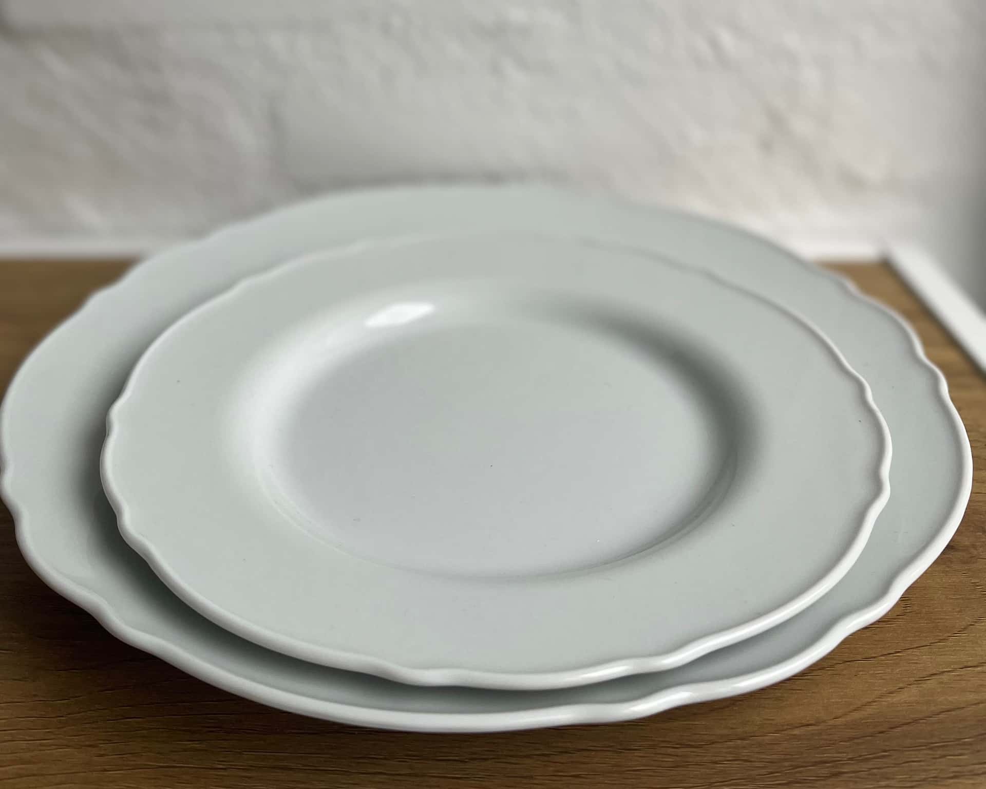 Hvid rustik upplaga frokosttallerken 22 cm