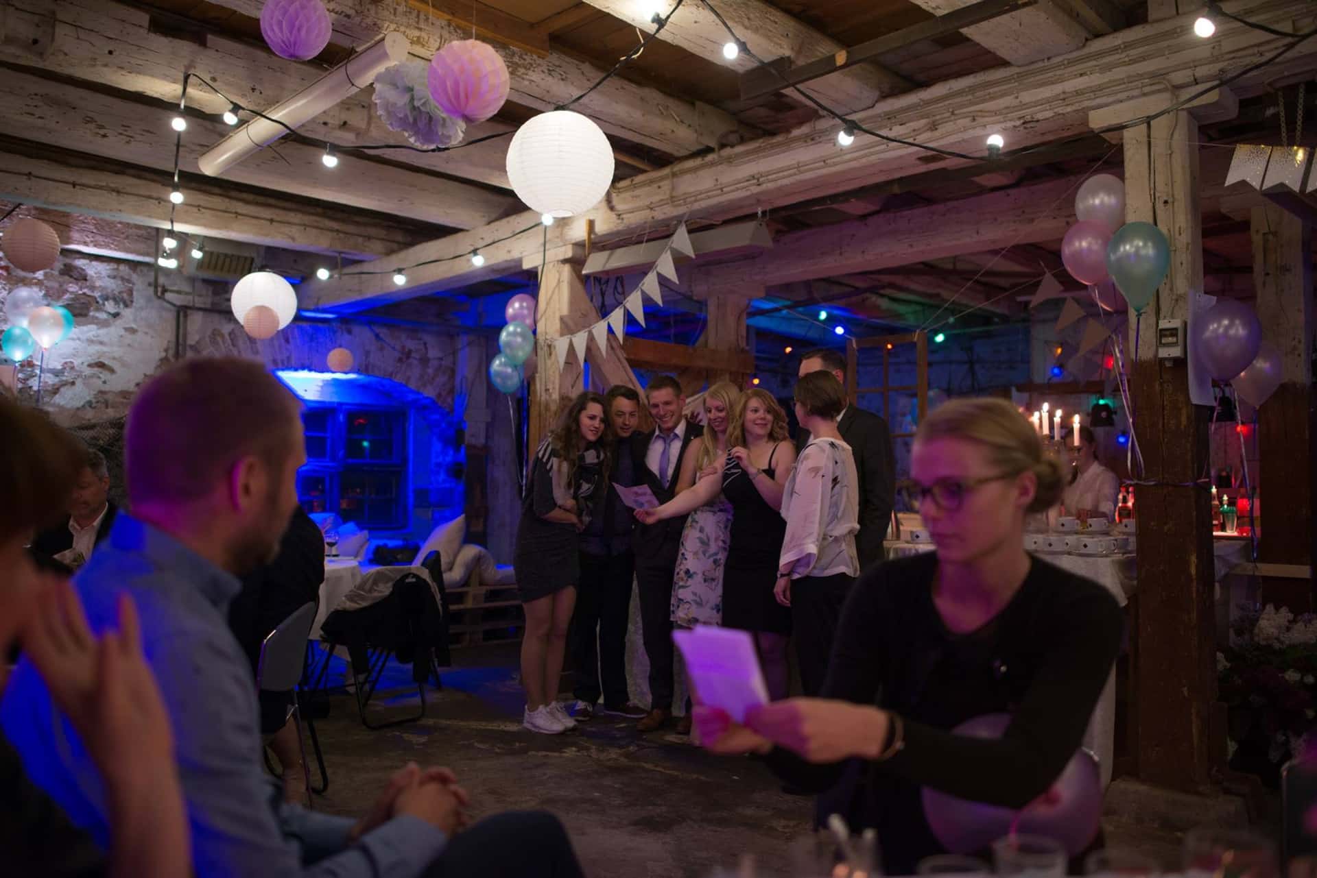 Hvide LED-lyskæder der lyser op