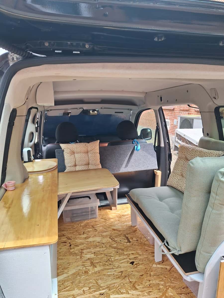 Sorte Panter, Victor's Campervan