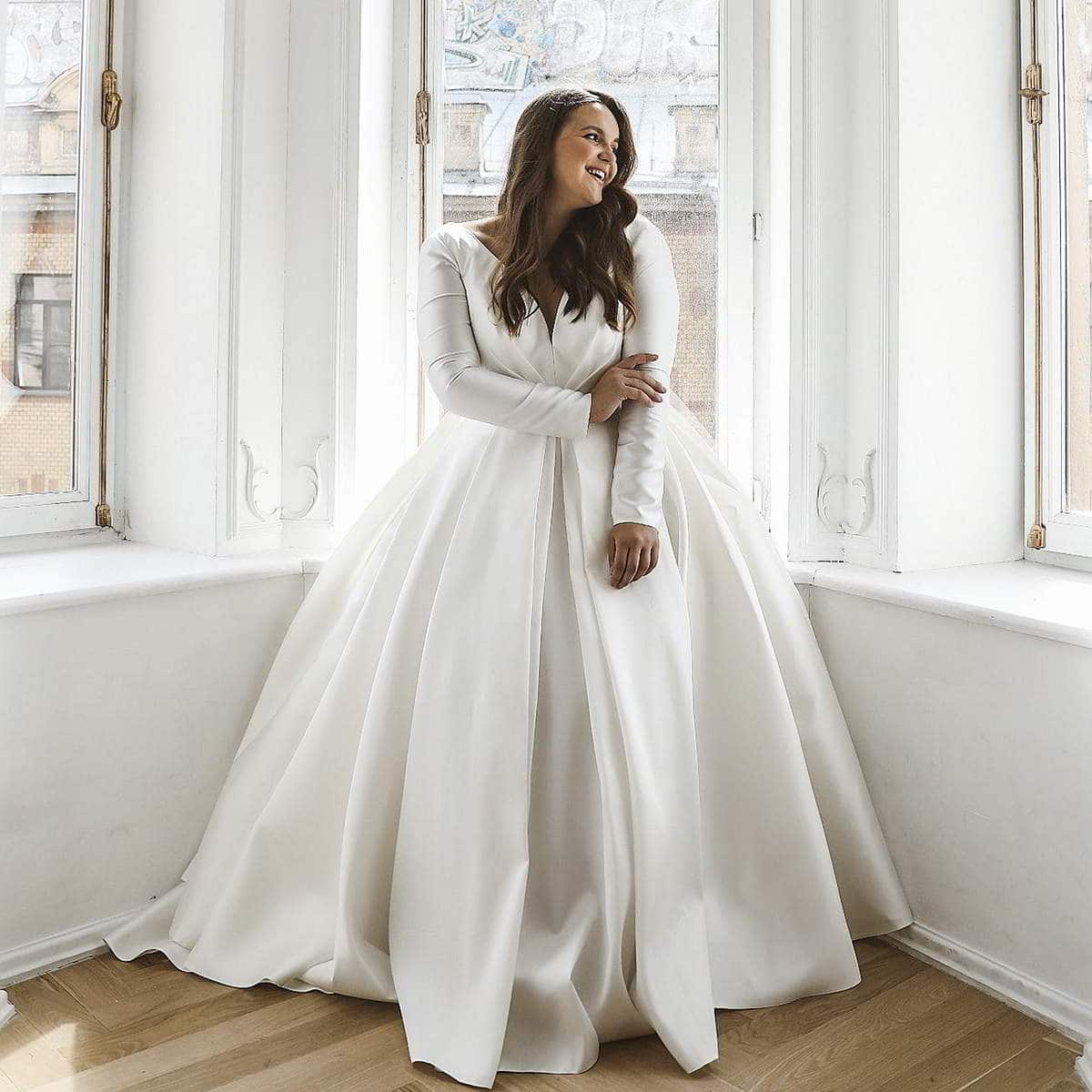Olivia long sleeves big size weddingdress Copenhagen