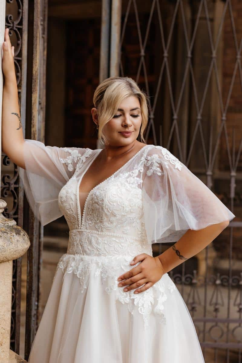 Blonde plus size brudekjole med strop udsalg