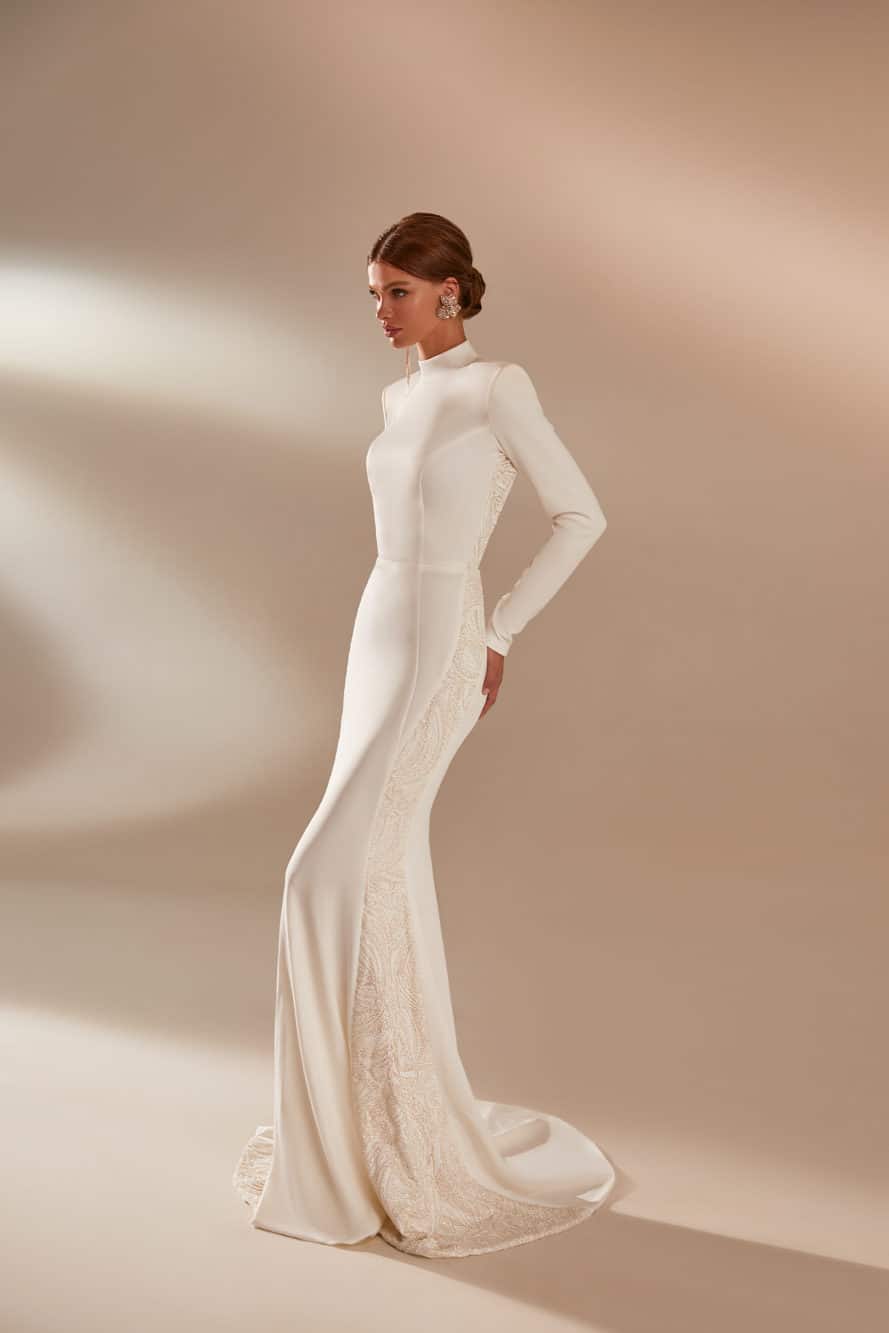 Rochelle med lange ærmer og høj hals/ rent weddingdress