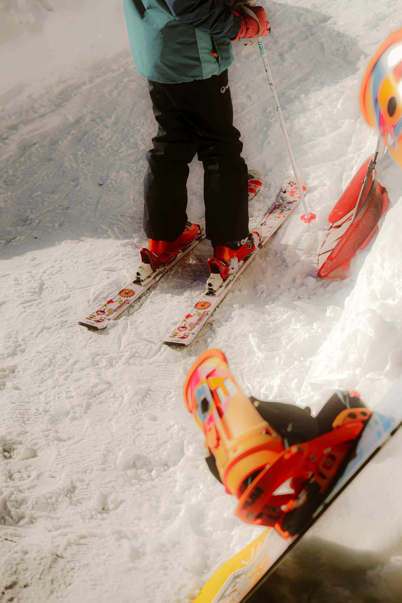Skipakke barn – ski, støvler og hjelm