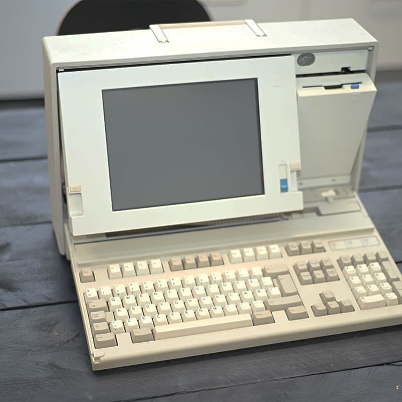 Rekvisit – IBM bærbar computer