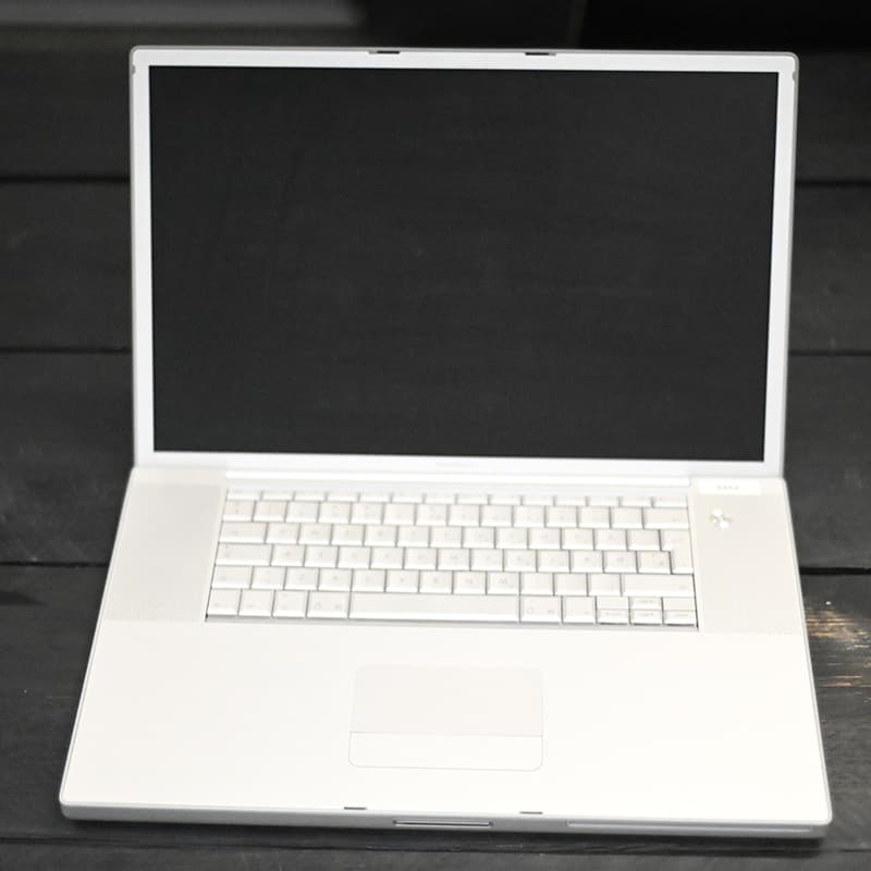 Apple MacBook Pro (rekvisit)