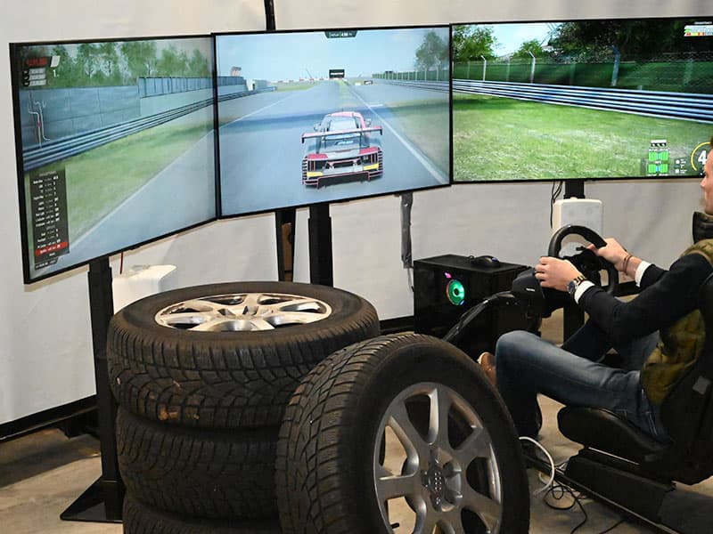 Racing Simulator med 3 skærme