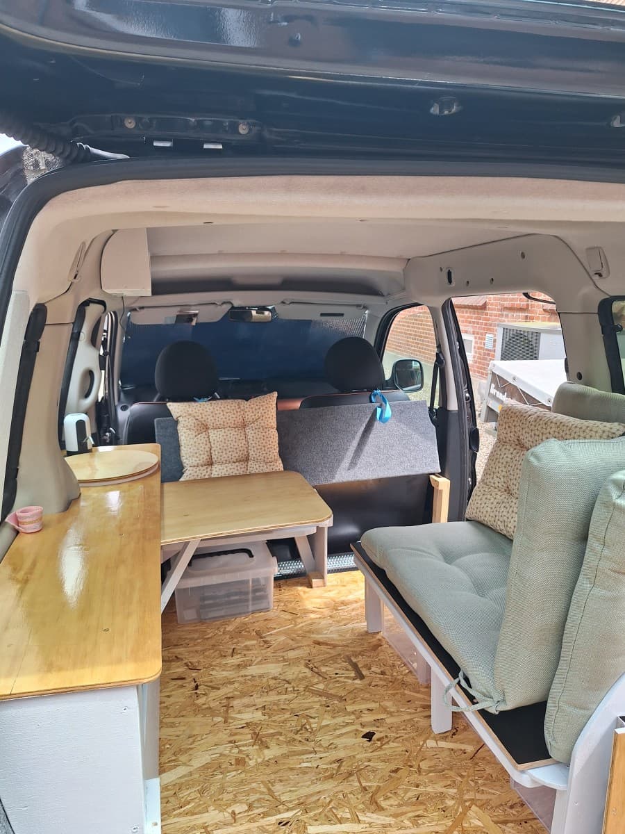 Sorte Panter, Victor's Campervan