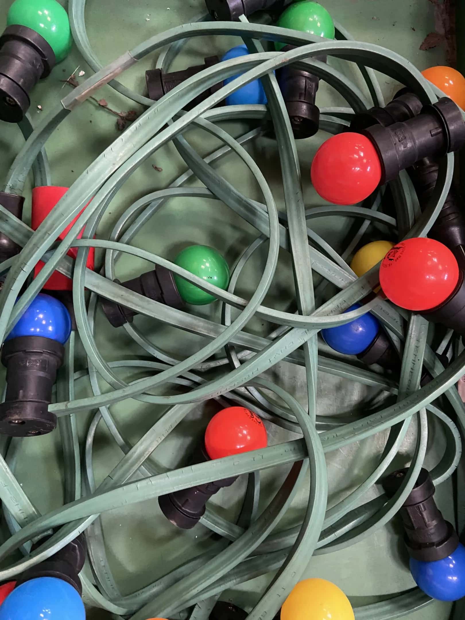 Kulørt lyskæde med LED – 6 meter