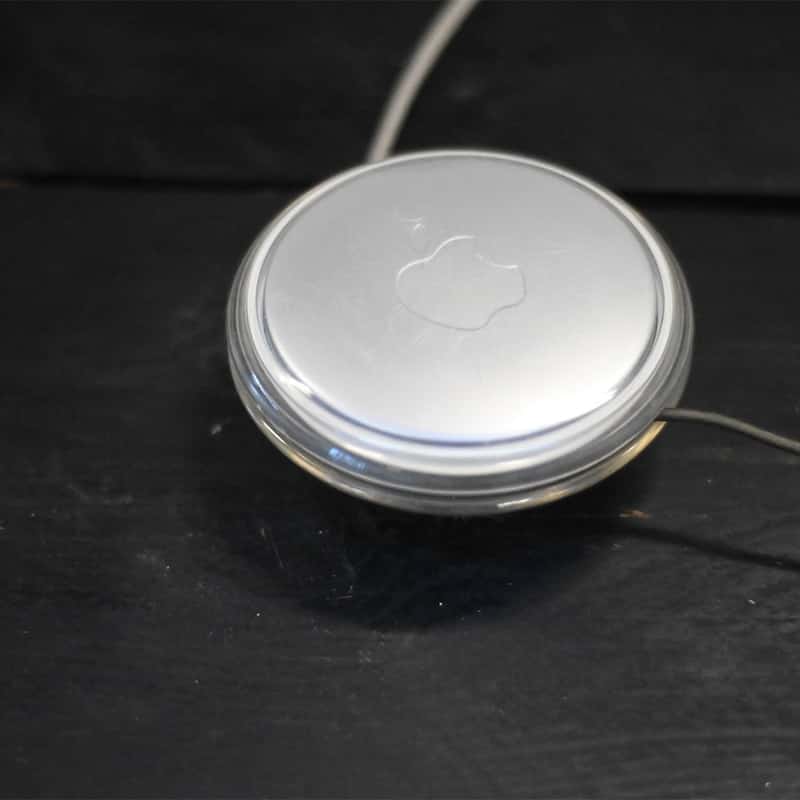 Rekvisit – Apple power adapter