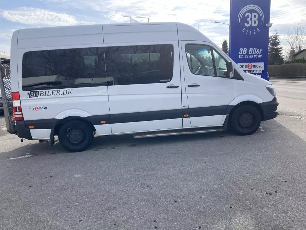 Mercedes Benz Sprinter - Automatgear - MASSER AF PLADS TIL BAGAGE - 9 PERSONERS - PLADS TIL 3 KØRESTOLE MED LIFT