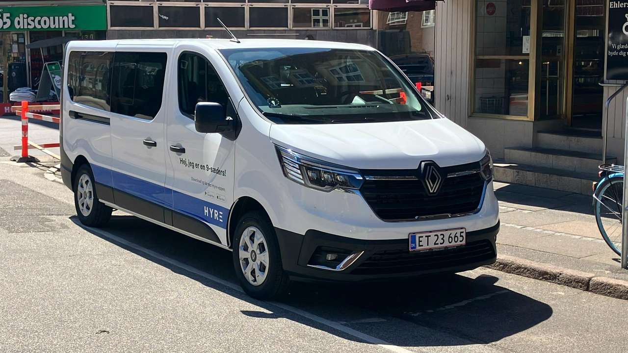 Renault Trafic 9-seats